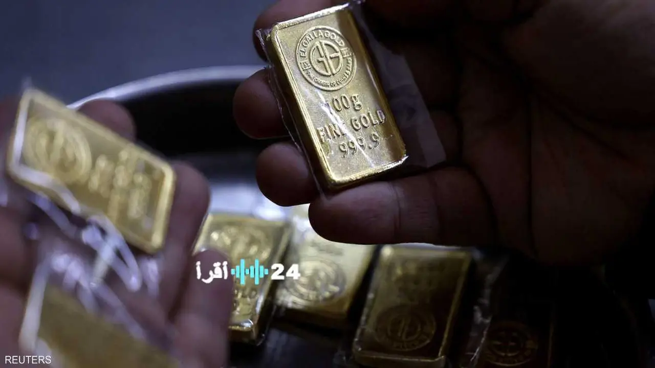 تراجع أسعار الذهب وسط ضغوط قوة الدولار واقتراب تسجيل ثالث خسارة أسبوعية